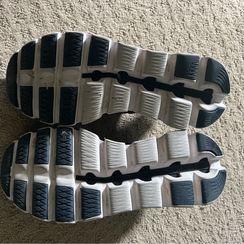 ON Cloudswift running shoes womens 8.5